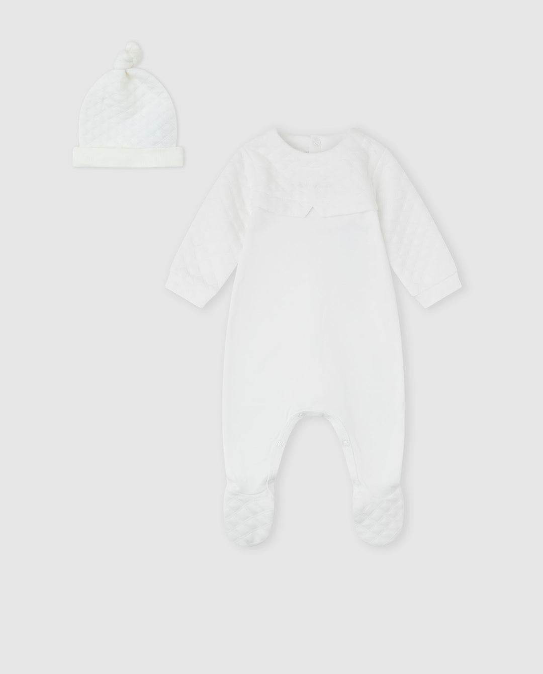 CONJUNTO 2 PZAS. ACOLCHADO BLANCO RECIÉN NACIDO