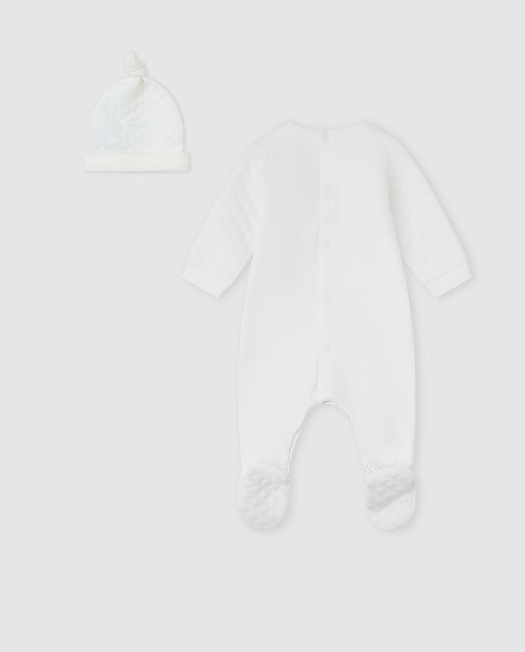 CONJUNTO 2 PZAS. ACOLCHADO BLANCO RECIÉN NACIDO