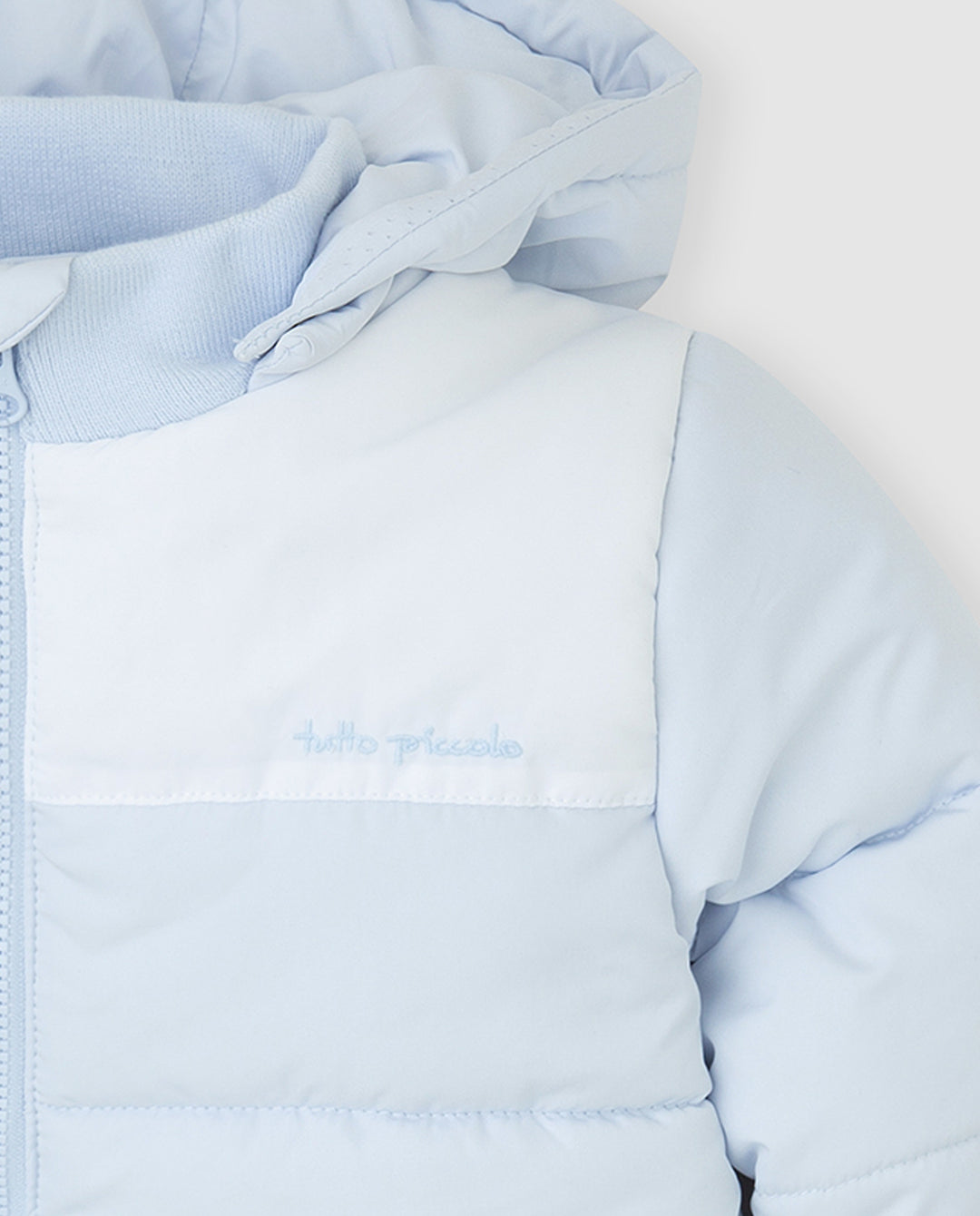 PARKA CON CAPUCHA ACOLCHADA AZUL Y BLANCA