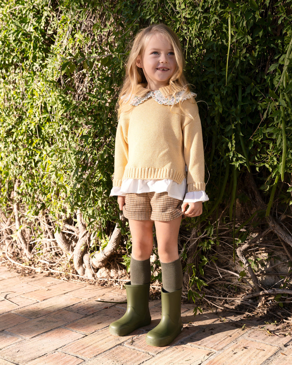 SHORTS CANELA CON CALCETINES