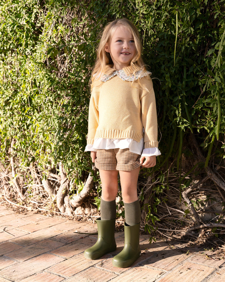 SHORTS CANELA CON CALCETINES