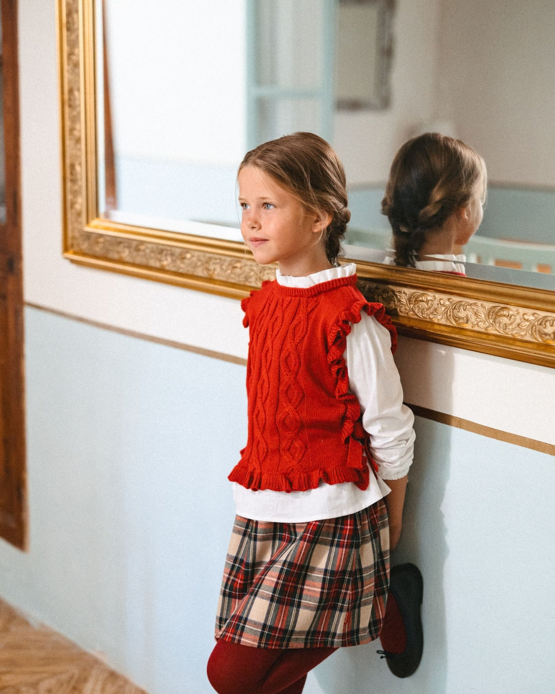 FALDA ROJA CUADROS CON CALCETINES